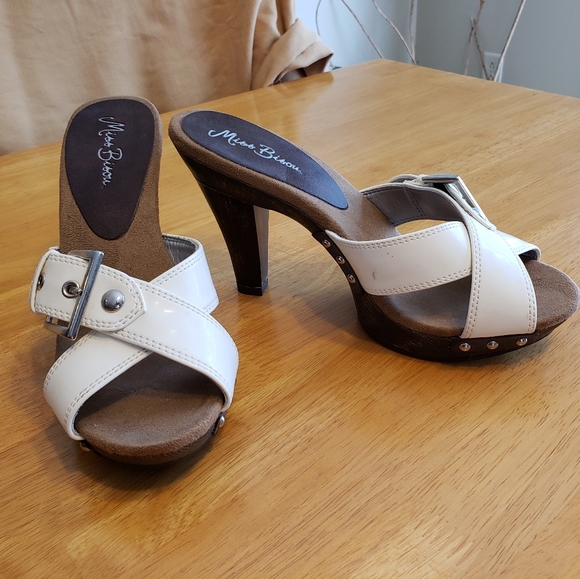 Shoes - Picture 3 of 4